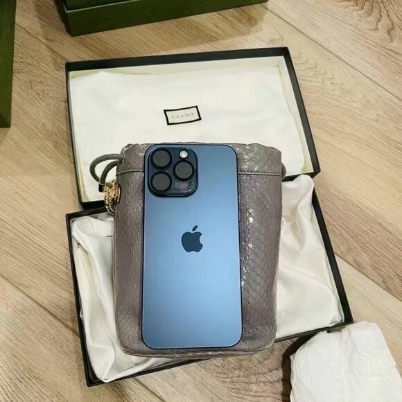 NIB Authentic Gucci Zumi Gray Snakeskin Mini Drawstring Bucket Chain Bag - Picture 3 of 6